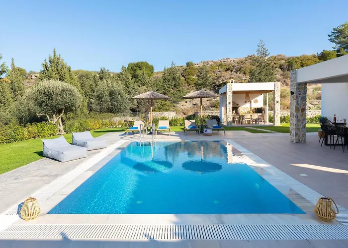 Aiora Luxury Villa *