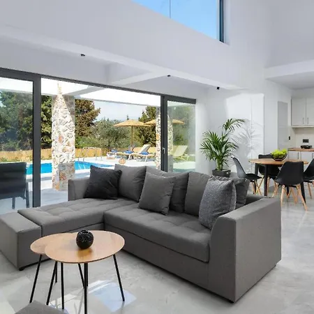 Aiora Luxury Villa