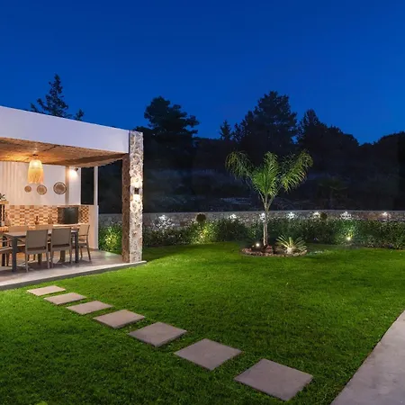 Aiora Luxury Vila Afantou